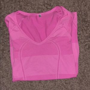 size 6 lululemon tshirt